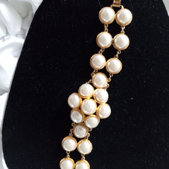 Givenchy Pearl Bracelet - Picture 1 of 2